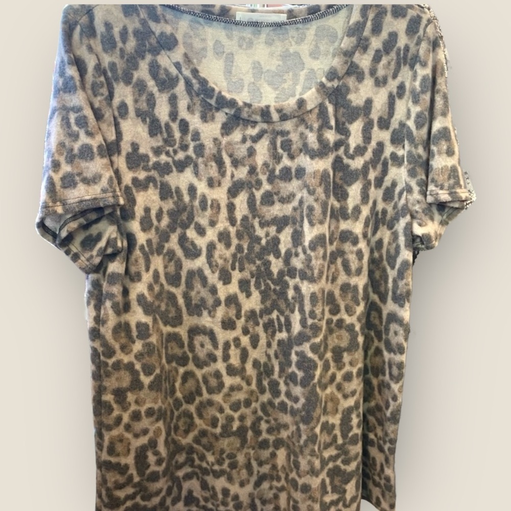 Animal print women’s short-sleeved top
